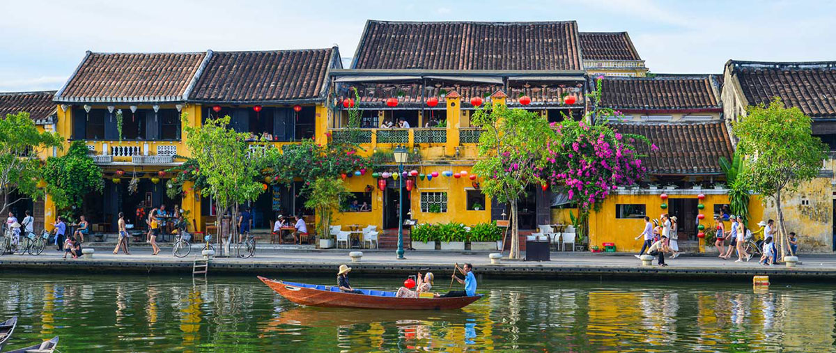 THE GENTLENESS OF HOI AN ANCIENT TOWN THE GENTLENESS OF HOI AN ANCIENT TOWN